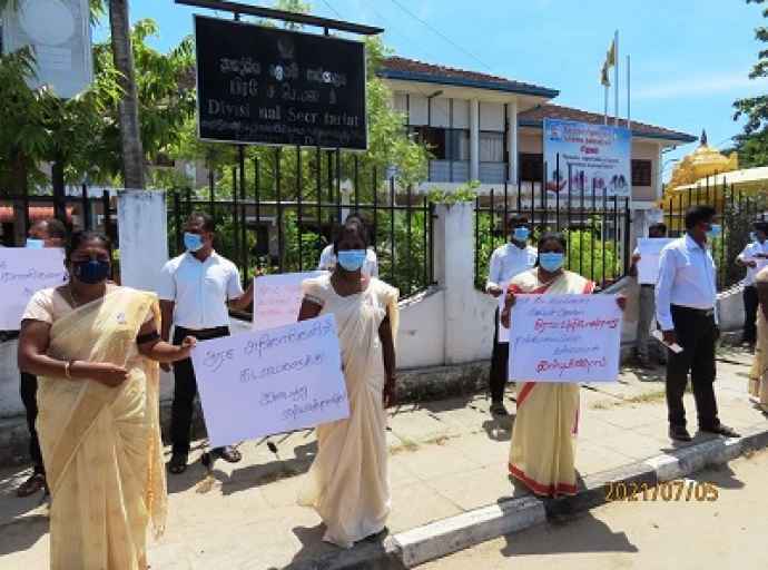 கிராம சேவகர் மீதான தாக்குதலைக் கண்டித்து போராட்டம்