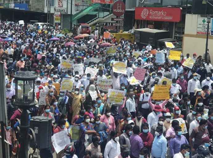 ஆசிரியர், அதிபர் பிரச்சினைகளுக்கு தீர்வுகோரி நுவரெலியாவில் மாபெரும் பேரணி