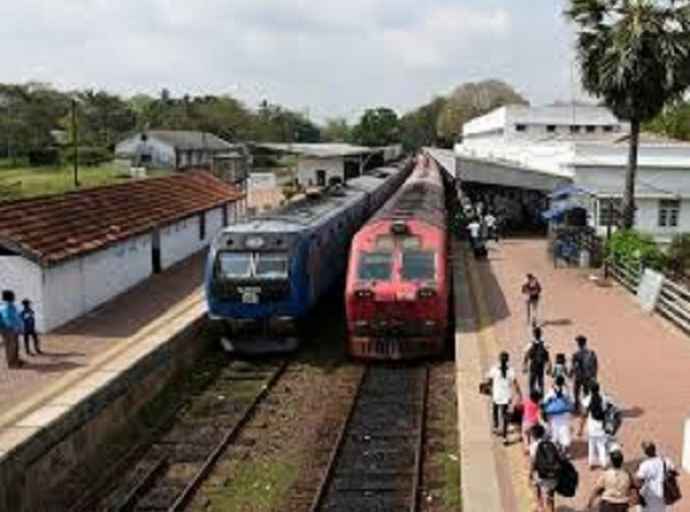 மோசமான காலநிலையினால் மட்டுப்படுத்தப்பட்ட ரயில் சேவைகள்