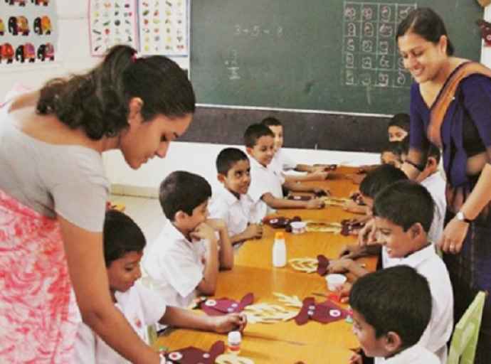 அருகிலுள்ள பாடசாலைகளில் ஆசிரியர்களை கடமைக்கு அமர்த்த கல்வி அமைச்சு தீர்மானம்