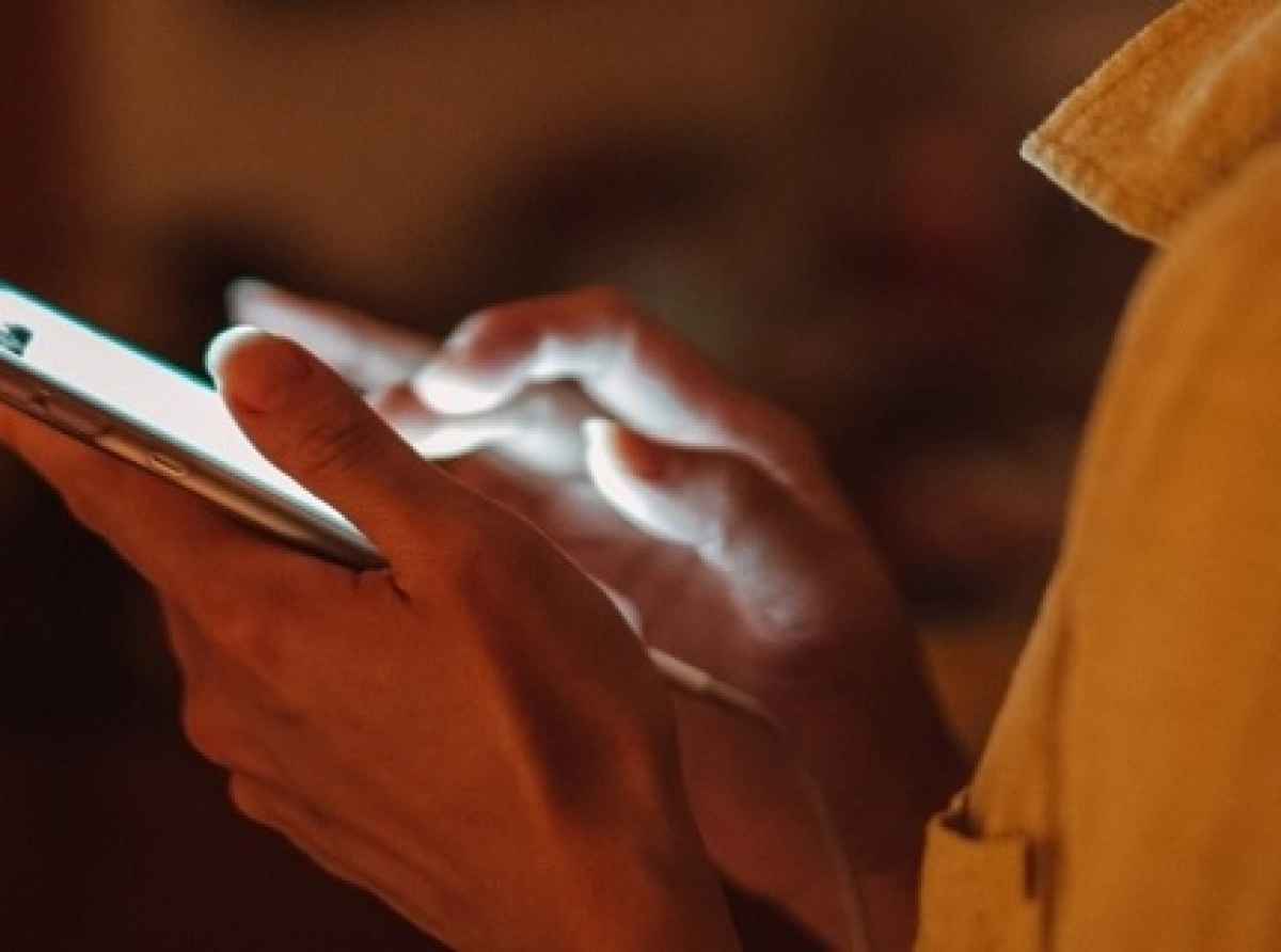கடமை நேரத்தில் Smartphone பாவனையை மட்டுப்படுத்துமாறு சுகாதார உத்தியோகத்தர்களுக்கு அறிவுறுத்தல்