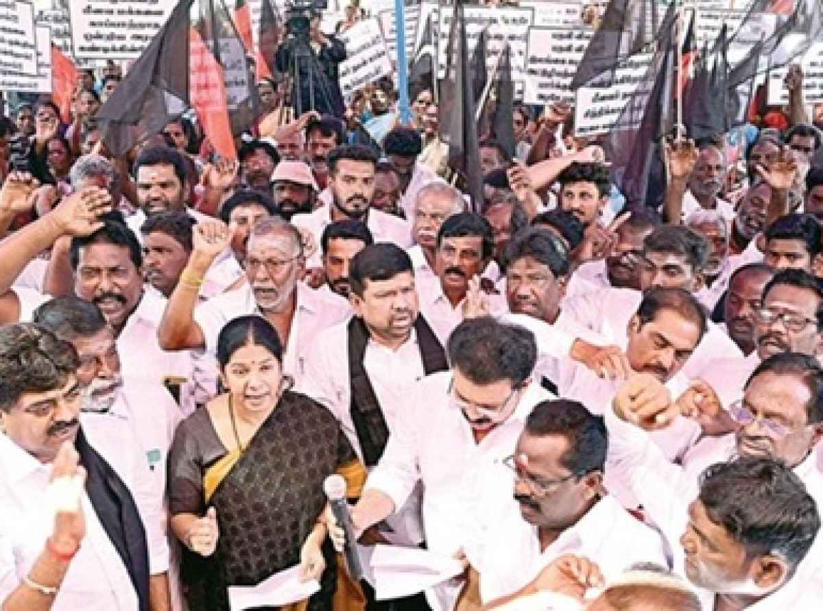 இந்திய-இலங்கை மீனவர்களிடையே பேச்சுவார்த்தை: மத்திய அரசு ஏற்பாடு செய்ய கனிமொழி எம்.பி. வலியுறுத்தல்